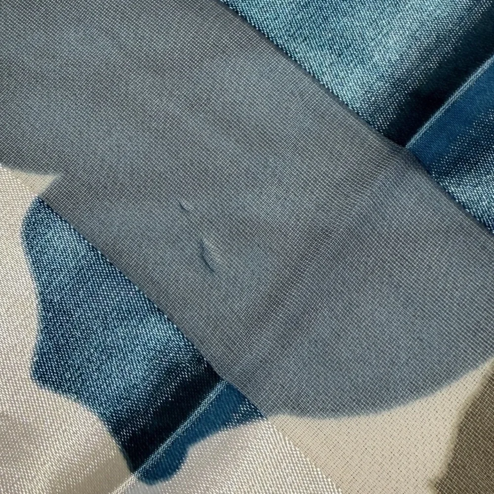 AW Items‎ Womens Floral Scarf Wrap Blue White Polyester Silk Feel With Flaws